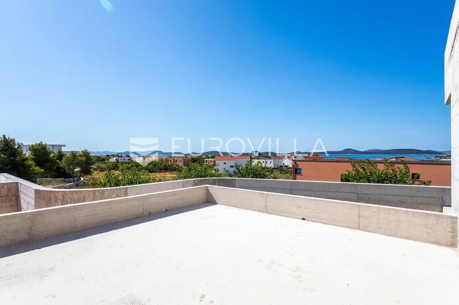 vodice, prekrasna i prostrana vila s bazenom, 730,25 m² - slika 33