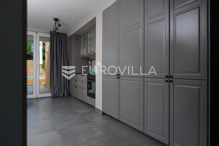 crikvenica, dramalj, moderan trosoban apartman s jacuzzijem, vrtom, bazenom i pogledom na more - slika 11