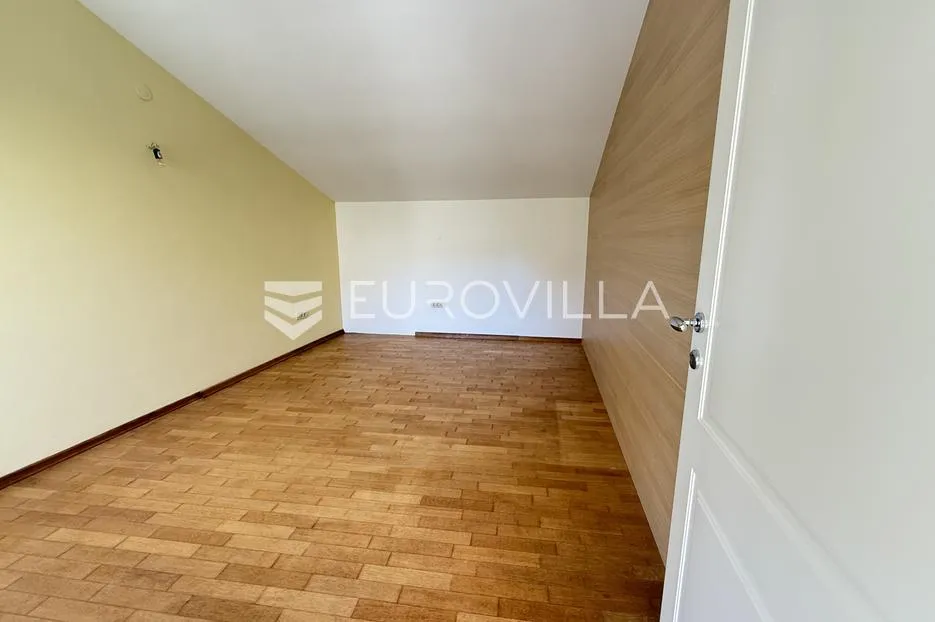 pula, centar, stambeno, poslovni kompleks s dva kvalitetna stana i caffe barom, 272.02 m² - slika 6