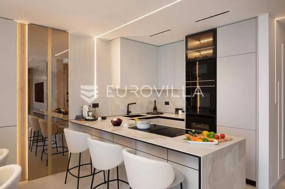 opatija, luksuzan četverosoban stan s privatnim bazenom 220,92 m² - slika 18
