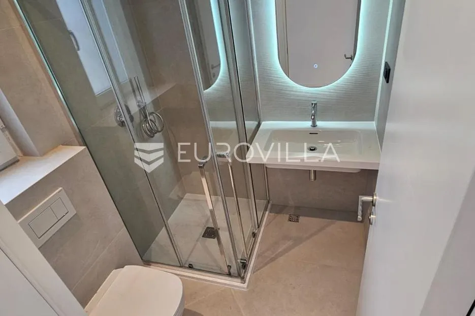 kaštela, penthouse od 102 m² treći kat s garažom povezan liftom - slika 7