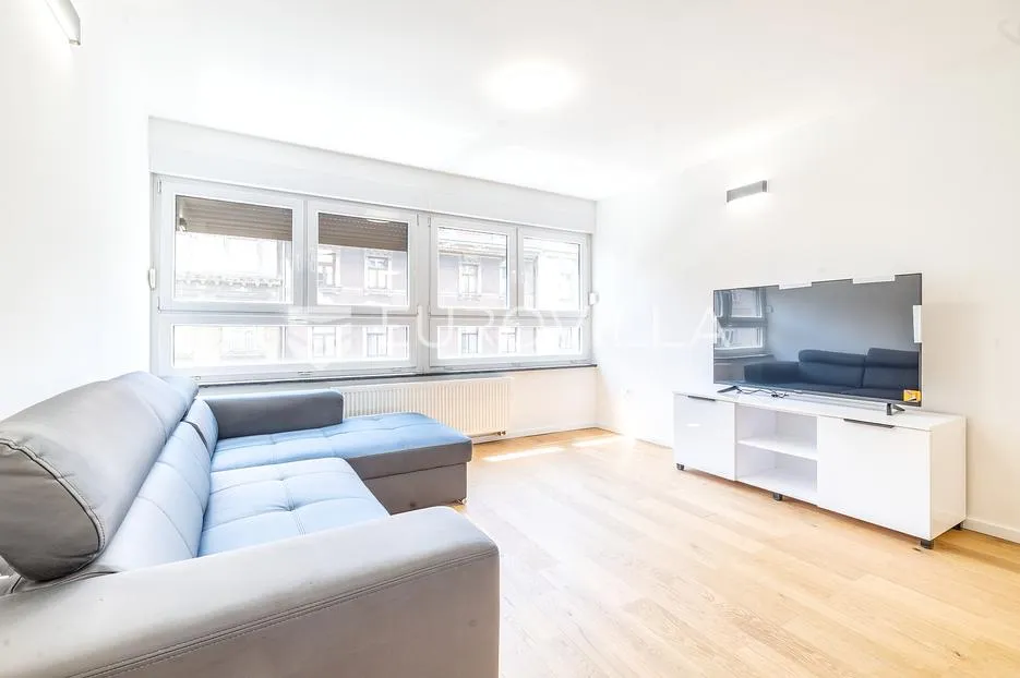 Zagreb, Centar, novouređen trosoban stan, 62 m², loggia, prvi najam