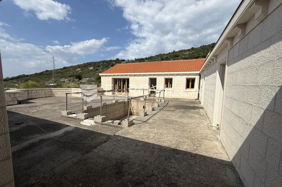 brač, nerežišća, kamena vila na prostranom imanju od 28.122 m² - slika 16