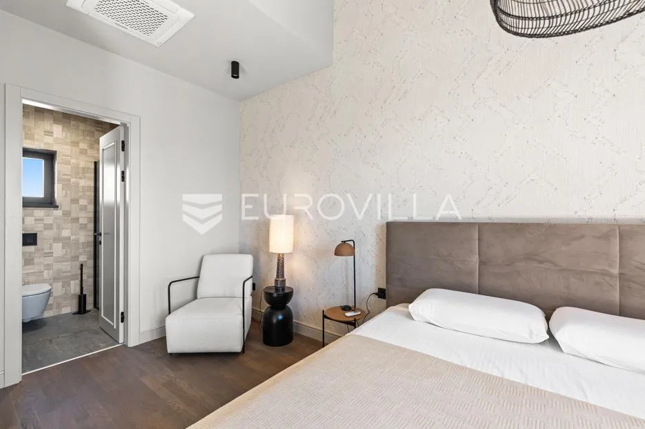 istra, krnica, moderna vila s bazenom i velikom okućnicom - slika 30