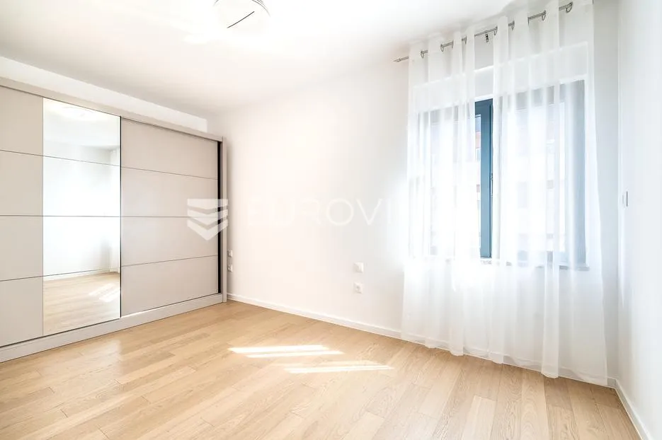 zagreb, sisačka, novogradnja, trosoban stan sa velikom terasom - slika 7