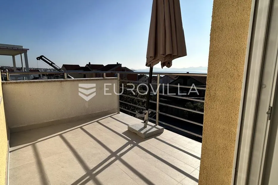 zadar, diklo, uređen dvosobni stan na drugom katu, 74 m² - slika 12