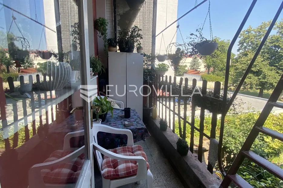 slavonski brod, centar obiteljska kuća s dva neovisna stana 180 m² - slika 21