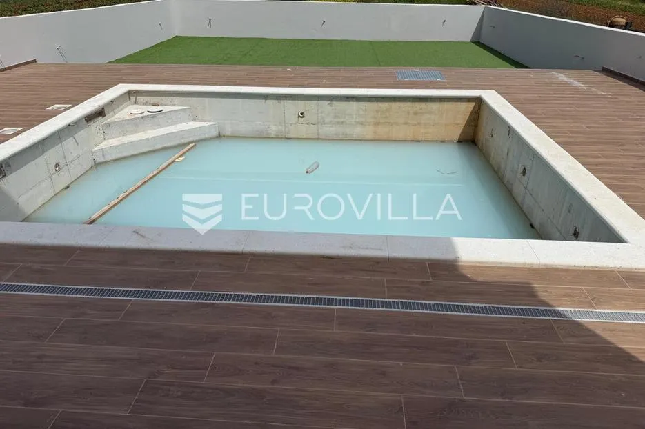 istra, svetvinčenat, kvalitetna moderna kuća 180 m² s bazenom 24 m² i garažom - slika 11