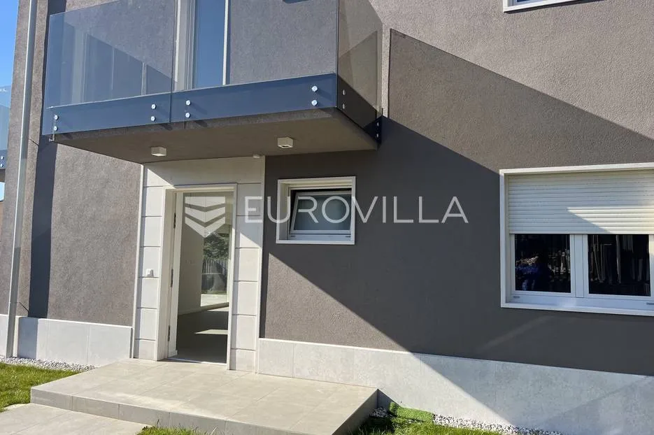 poreč, moderan četverosobni stan od 163 m2 s velikom krovnom terasom - slika 3