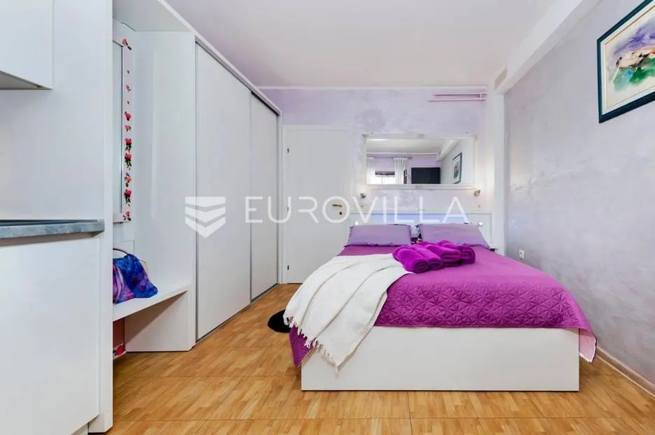 istra, rovinj, kuća 360 m2 s tri stana i zasebnom kućicom, izuzetna lokacija - slika 6