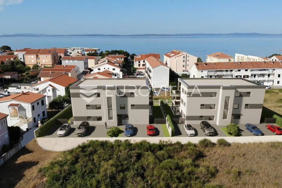 Zadar, Privlaka, luksuzno opremljen dvosoban stan 65,90 m² s vrtom - Škrapavac