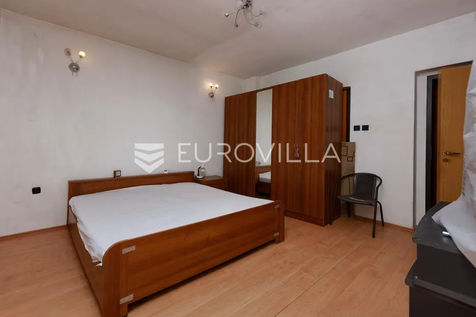 drenova, trosoban stan s dvije kupaonice, terasa i dio vrta, prizemlje obiteljske kuće, 72 m² - slika 9