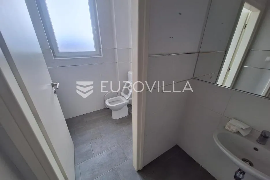 karlovac, ilovac, poslovna zgrada 530 m² s uredima i skladištem, odlična lokacija - slika 14