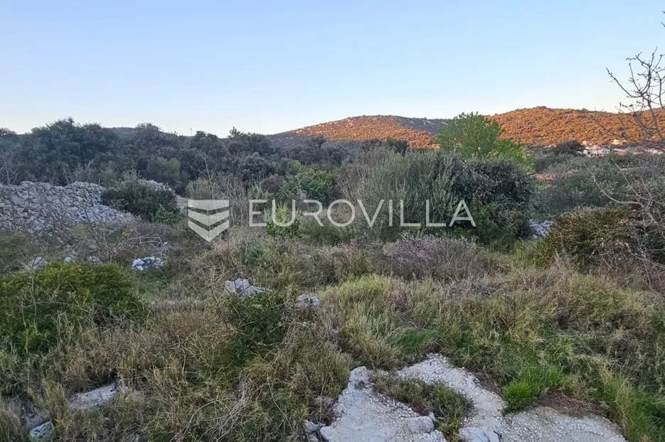 vinišće građevinsko zemljište 1210 m2 s pogledom na 350 m od mora - slika 2