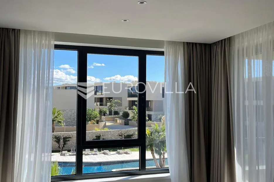 istra, savudrija, petram resort, dvosoban stan 65 m², pogled na unutrašnji bazen, drugi kat - slika 15