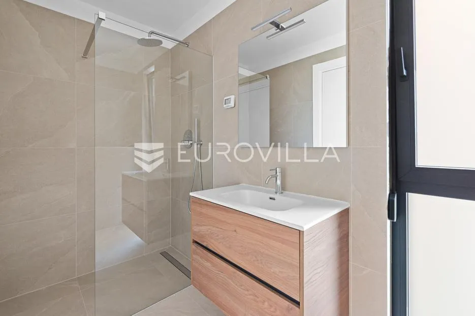 istra, novigrad, stan s 2 spavaće sobe na 1. katu 98 m² parkirno mjesto - slika 15