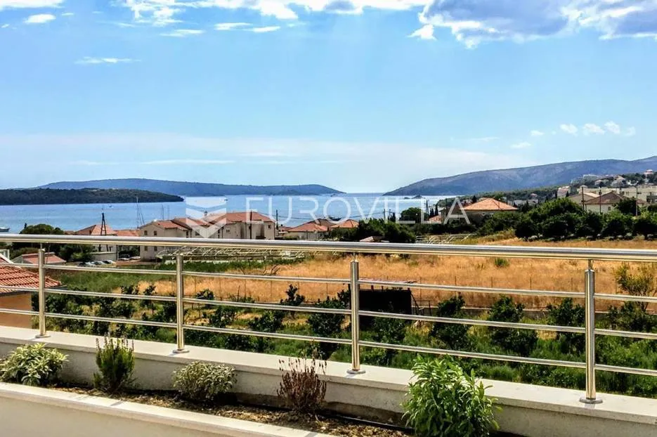trogir, moderna vila s bazenom - slika 2