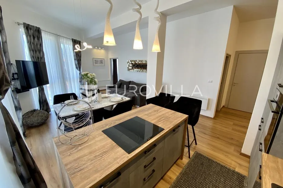 istra, pula, luksuzan, moderno opremljen trosoban stan 85 m² - slika 18