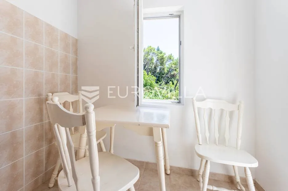 drvenik, makarska rivijera, više apartmanska kuća prvi red do mora - slika 15