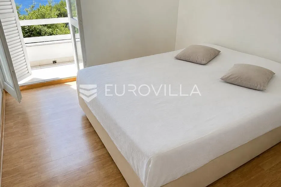 cres, martinšćica, samostojeća kuća 148 m², dva apartmana, samo 150 m od mora - slika 9