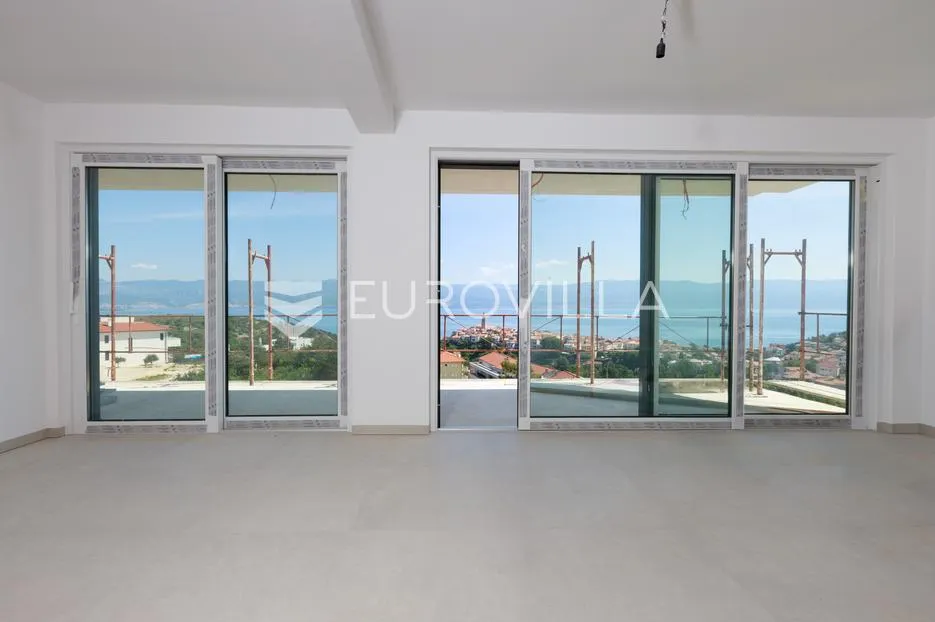 otok krk, vrbnik, moderan stan s pogledom na more, dodatnim studio prostorom i okućnicom - slika 4
