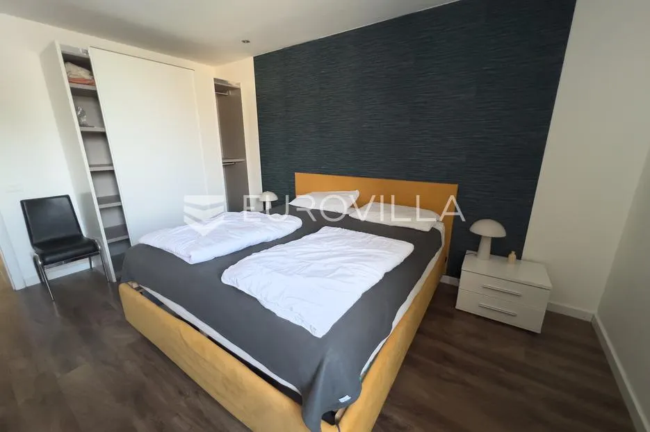 istra, novigrad, ekskluzivan trosoban stan u centru grada - slika 6