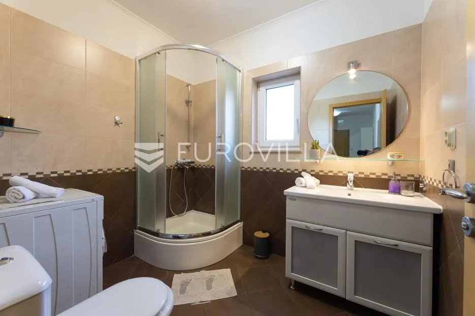 kaštel novi, komforan dvosoban stan u visokom prizemlju - slika 8
