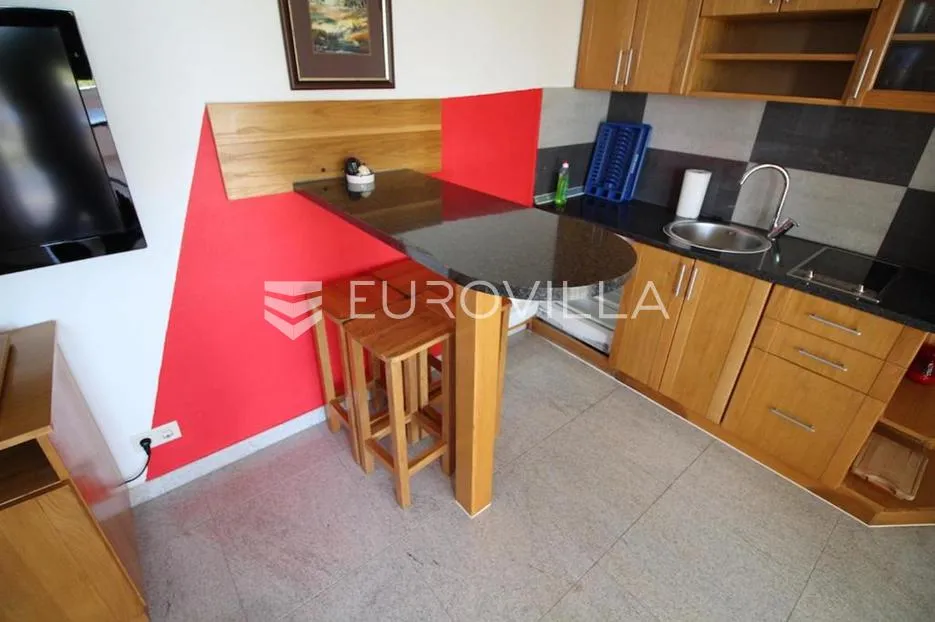 zadar, vrsi, lijepa kuća s apartmanima i vrtom - slika 7