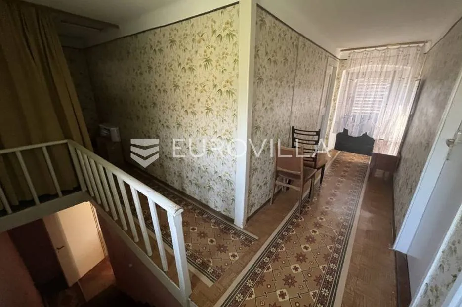 kaštel, plovanija velika stara samostojeća kuća - stancija - slika 15