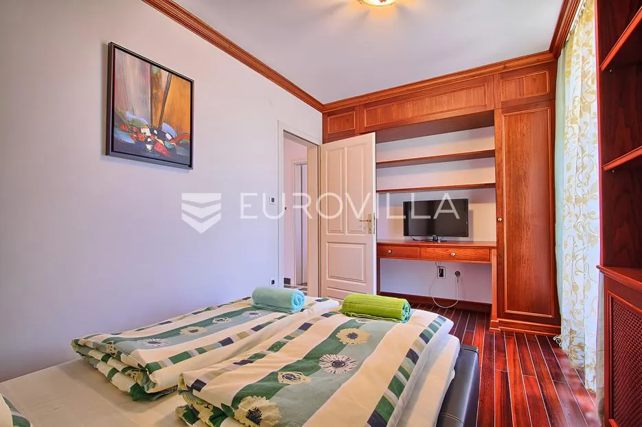 poreč, ekskluzivna vila s 430 m2, atraktivna lokacija - slika 50