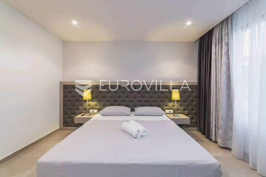 trogir, luksuzna vila s bazenom, nkp 368 m2 - slika 36