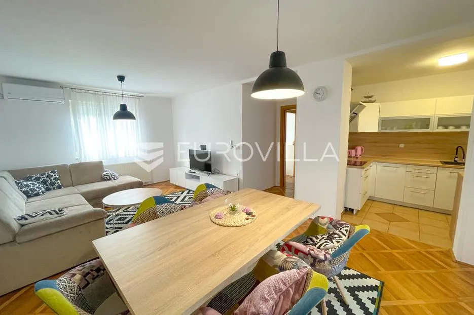 osijek gornji grad, prostran trosoban stan za najam 72,37 m², s privatnim parkirnim mjestom - slika 3