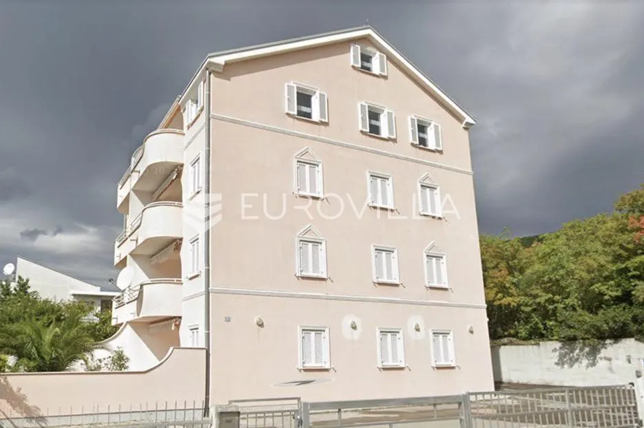 Dramalj, trosoban stan s galerijom, 83,50 m², pogled, parking - Dramalj, Crikvenica