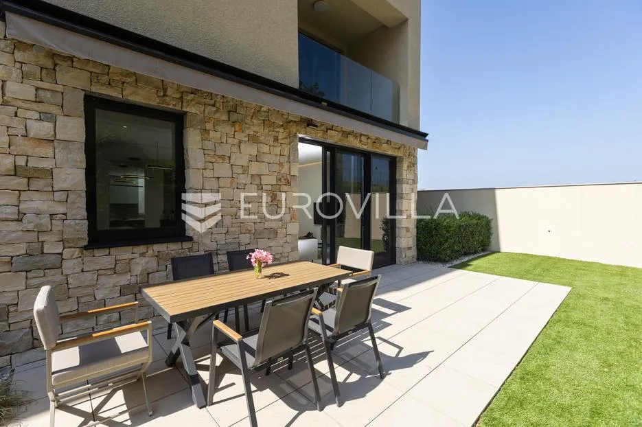 istra, savudrija, petram resort, elegantan stan u prizemlju s vlastitim vrtom - slika 18