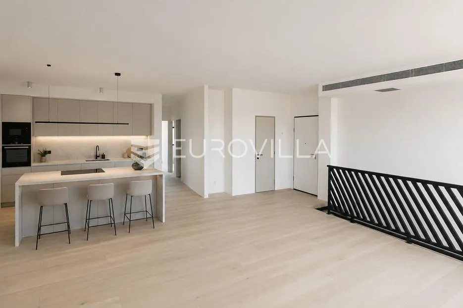 remete, luksuzan dvoetažni četverosoban stan 160,30 m² s vrtom, 2 garaže, 2 parkirna - slika 3