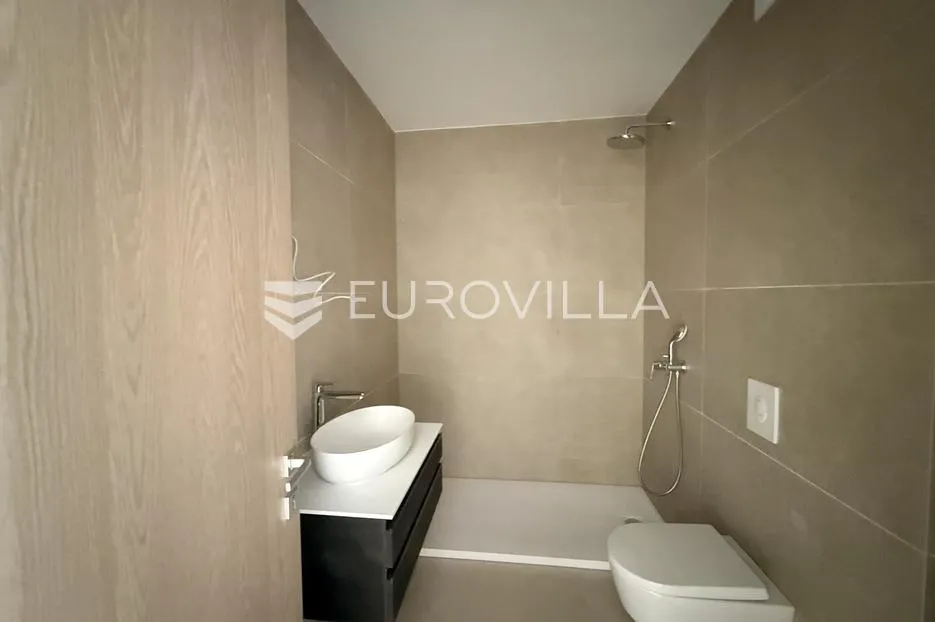 zadar, diklo, luksuzan trosoban stan 124,27 m² na super lokaciji s vrtom - slika 11