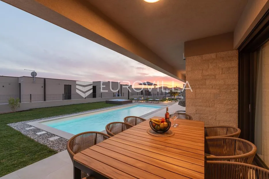 istra, labinci, moderna prizemnica s bazenom i jacuzziem za dugoročni najam - slika 61