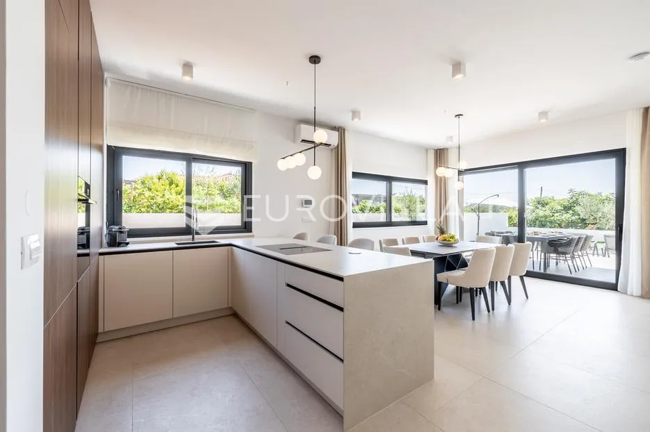 kaštel stari, moderna vila s lijepim pogledom - slika 28