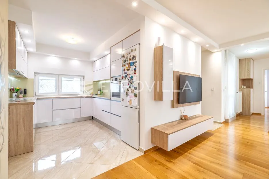 zagreb, odra luksuzan četverosoban penthouse sa dvije prostrane terase 130 m² - slika 3