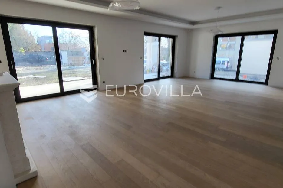 tuškanac vila 600m2 na zemljištu 5.000m2 - slika 9