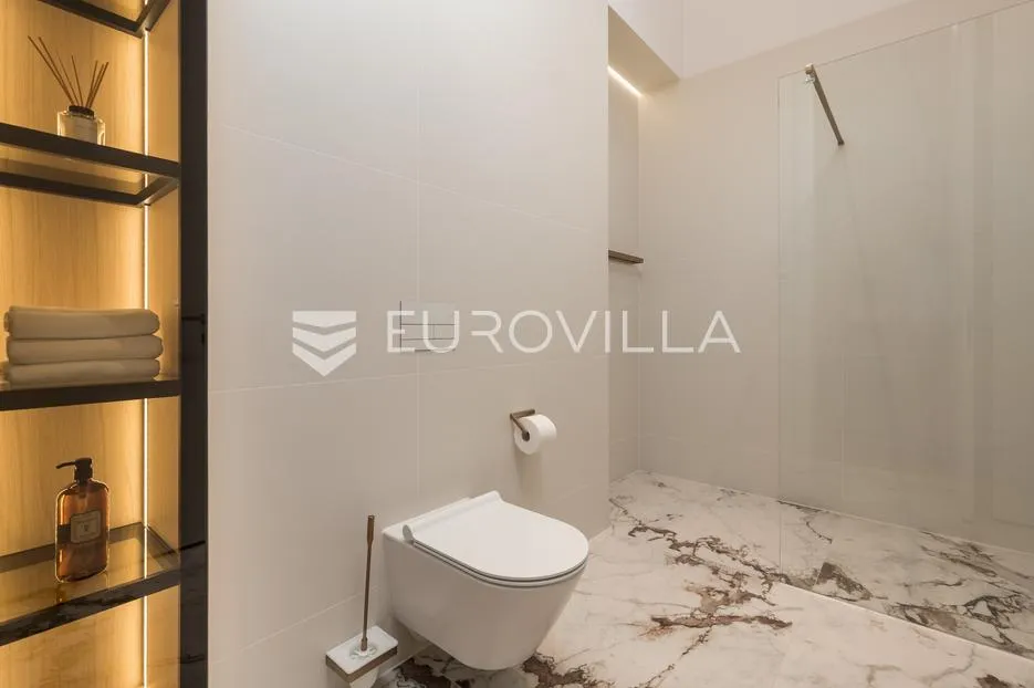 opatija, centar, novouređen luksuzan stan nkp 73,05 m2 - slika 10