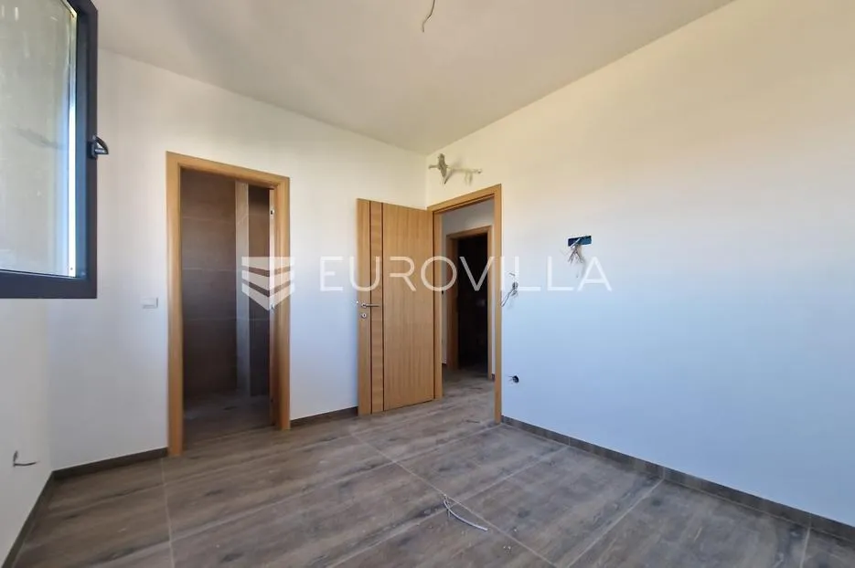vir, trosoban apartman u blizini plaže, 1. kat - slika 15