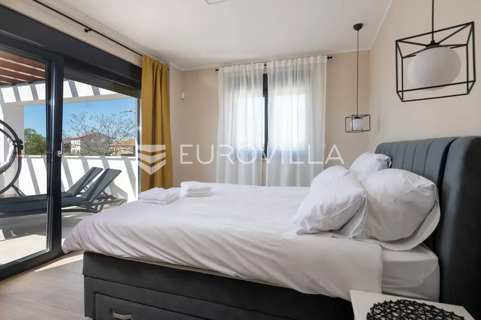 istra, krnica, moderna samostojeća kuća s bazenom i pogledom na more, 200 m² - slika 41