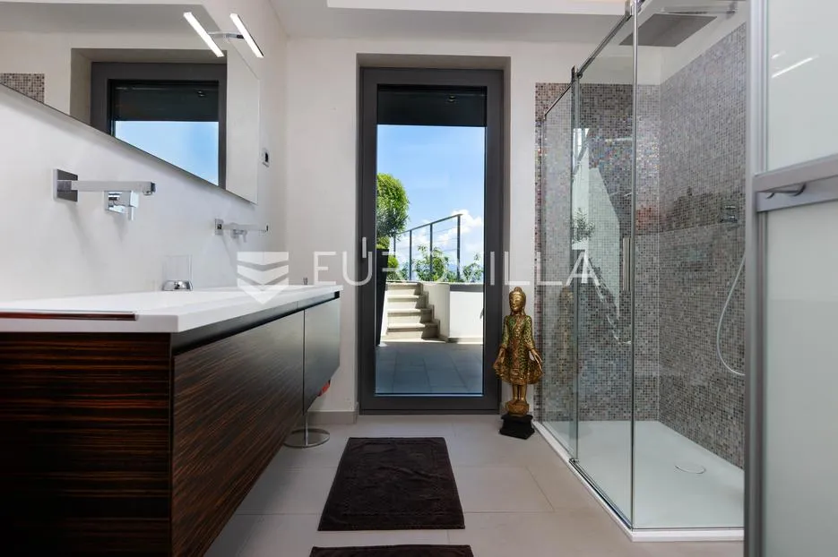 opatija, oprić, ekskluzivna vila 375 m² s panormaskim pogledom, bazenom i saunom - slika 34