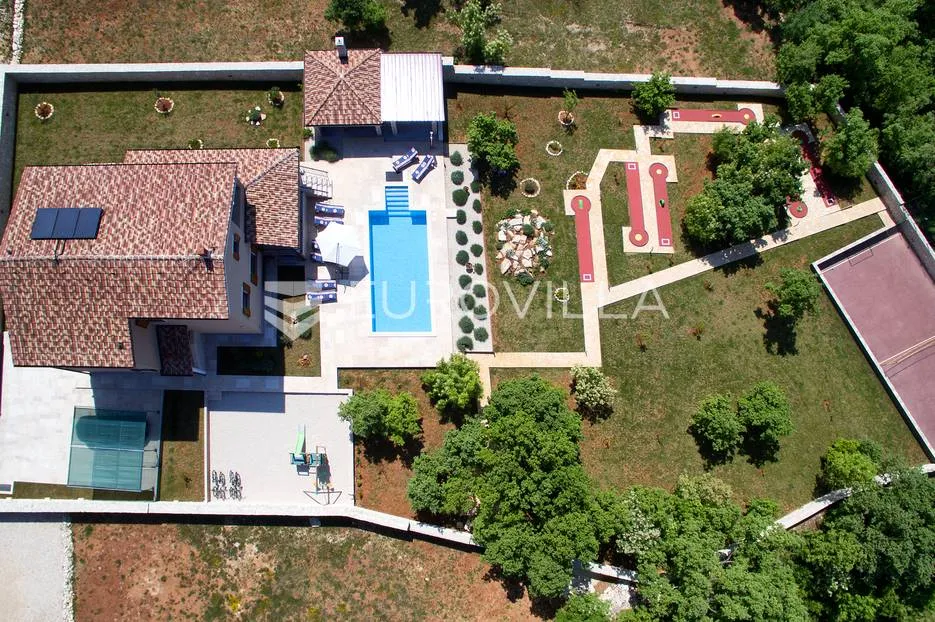 Istra, Svetvinčenat, 294 m² villa, bazen, jacuzzi te multifunkcionalno igralište na 2000 m² okućnice - Štokovci, Svetvinčenat