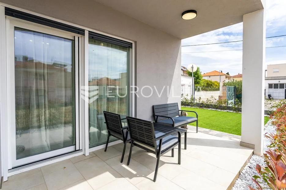 trogir, prizemnica s vrtom i dva parkirna mjesta, prvo useljenje - slika 11