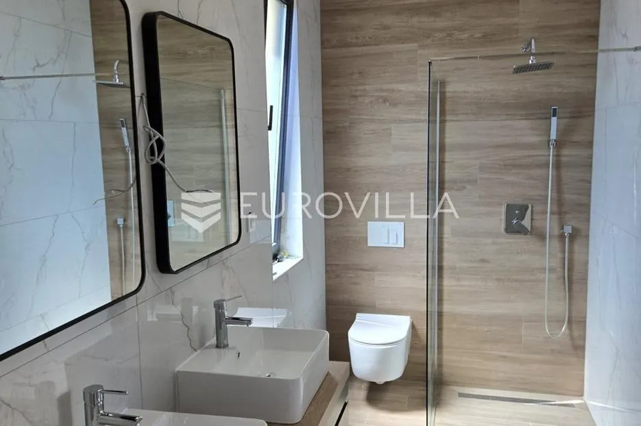 istra, poreč, elegantna kuća u nizu s vrtom, jacuzzijem i saunom - slika 2