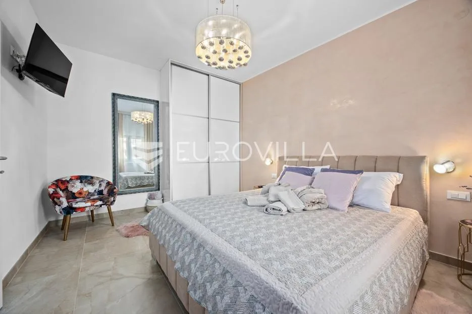 Istra, Rovinj, atraktivna kuća 170m2 s bazenom u neposrednoj blizini centra