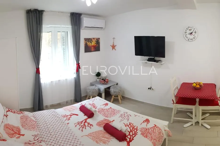 split, bol, dva namještena studio apartmana u centru grada - slika 15
