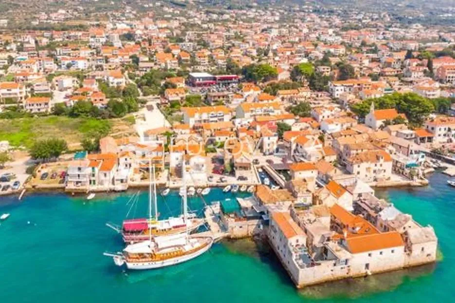 split, okolica, kaštela, građevinsko zemljište 1380 m², 50m od mora - slika 3